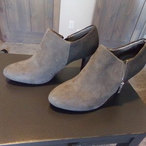 Grey Shooties